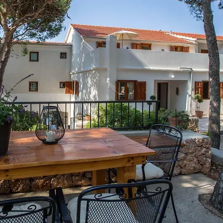 Pod Borom * Sveta Nedelja (Hvar)
