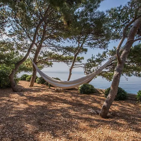 Pod Borom Sveta Nedelja (Hvar)