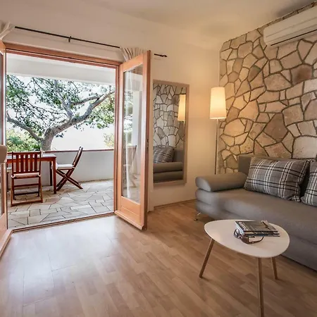 Pod Borom * Sveta Nedelja (Hvar)