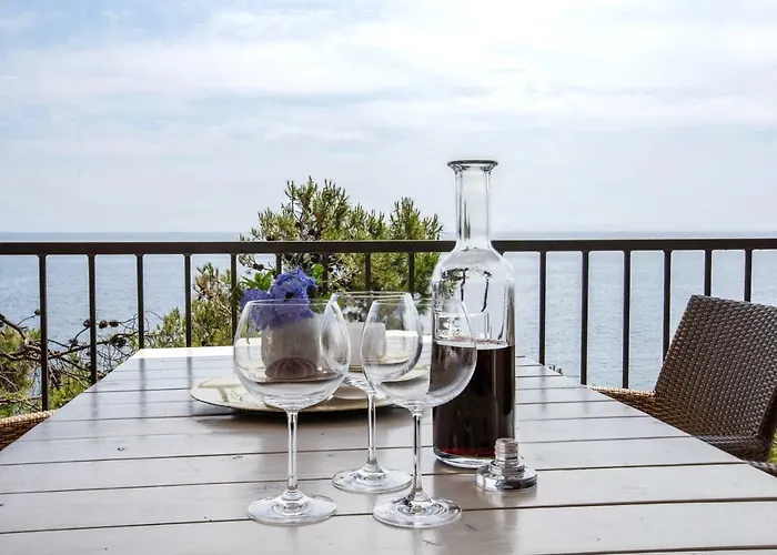 Pod Borom Sveta Nedelja (Hvar)