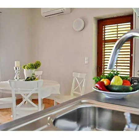 Pod Borom Sveta Nedelja (Hvar)