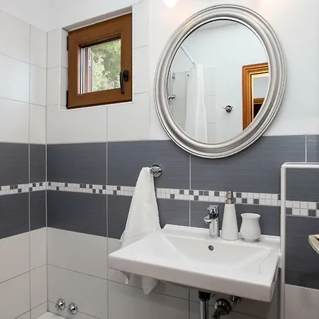 Pod Borom * Sveta Nedelja (Hvar)