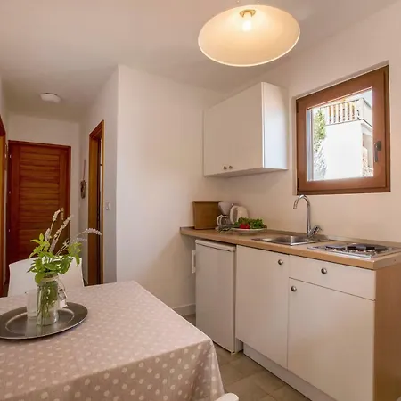 Pod Borom Daire Sveta Nedelja (Hvar)